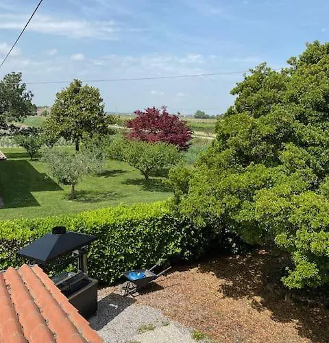 Agriturismo La Figarola Κατάλυμα σε φάρμα *